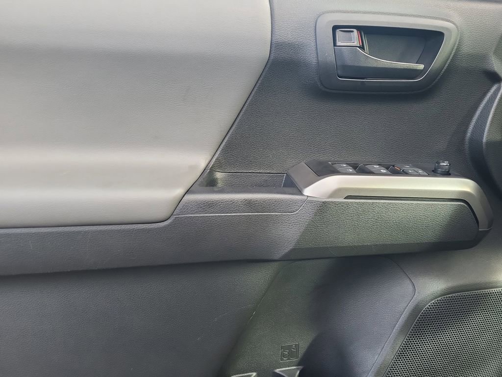 Used 2023 Toyota Tacoma SR5 w/ Technology Package image 10