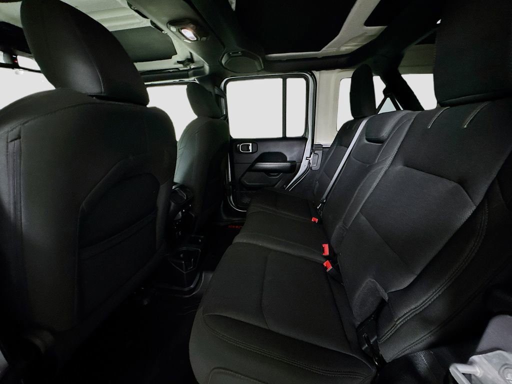 Used 2018 Jeep Wrangler Unlimited Sahara w/ Uconnect 4C Nav & Sound Group image 22