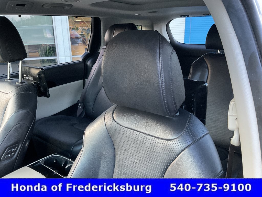 Used 2023 Kia Carnival SX Prestige FWD image 35