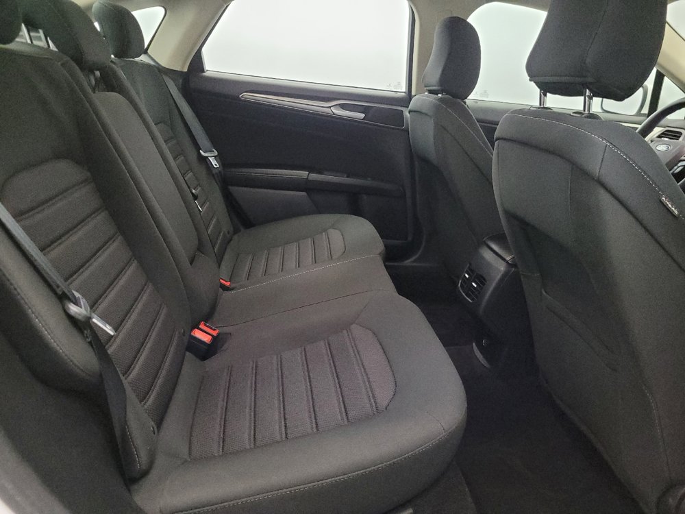 Used 2020 Ford Fusion SE FWD image 19