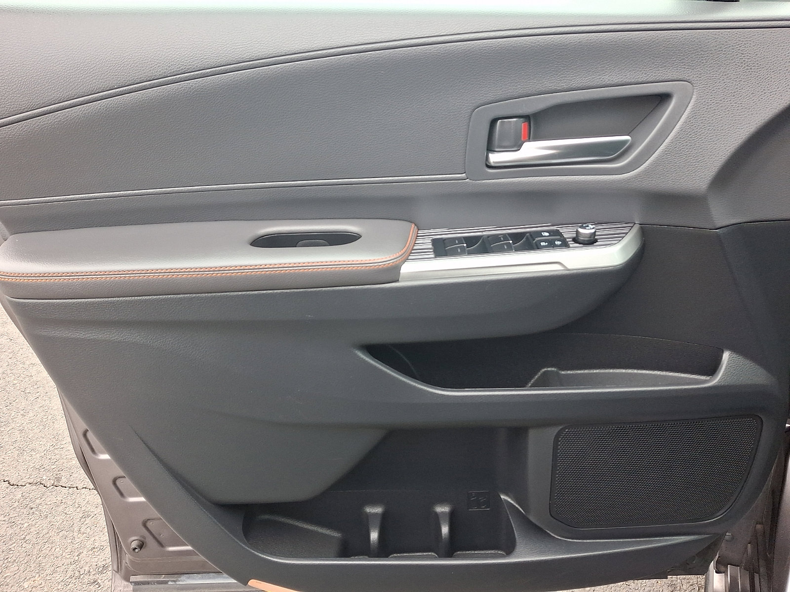 Used 2021 Toyota Sienna XSE w/ XSE Plus Package image 12