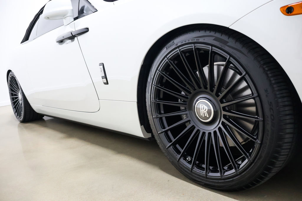 Used 2019 Rolls-Royce Dawn RWD image 31