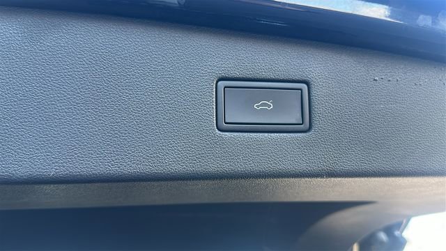 Used 2022 Volkswagen Tiguan SE image 33