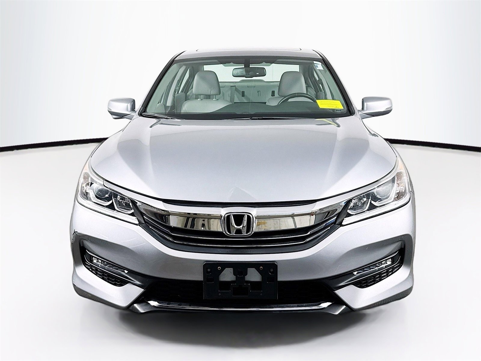 Used 2017 Honda Accord EX-L image 2