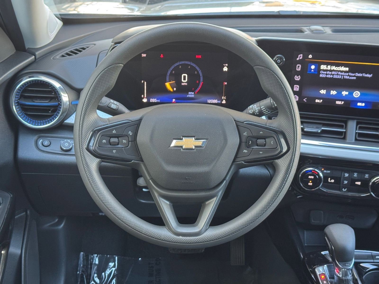 Used 2025 Chevrolet Trax LT image 28