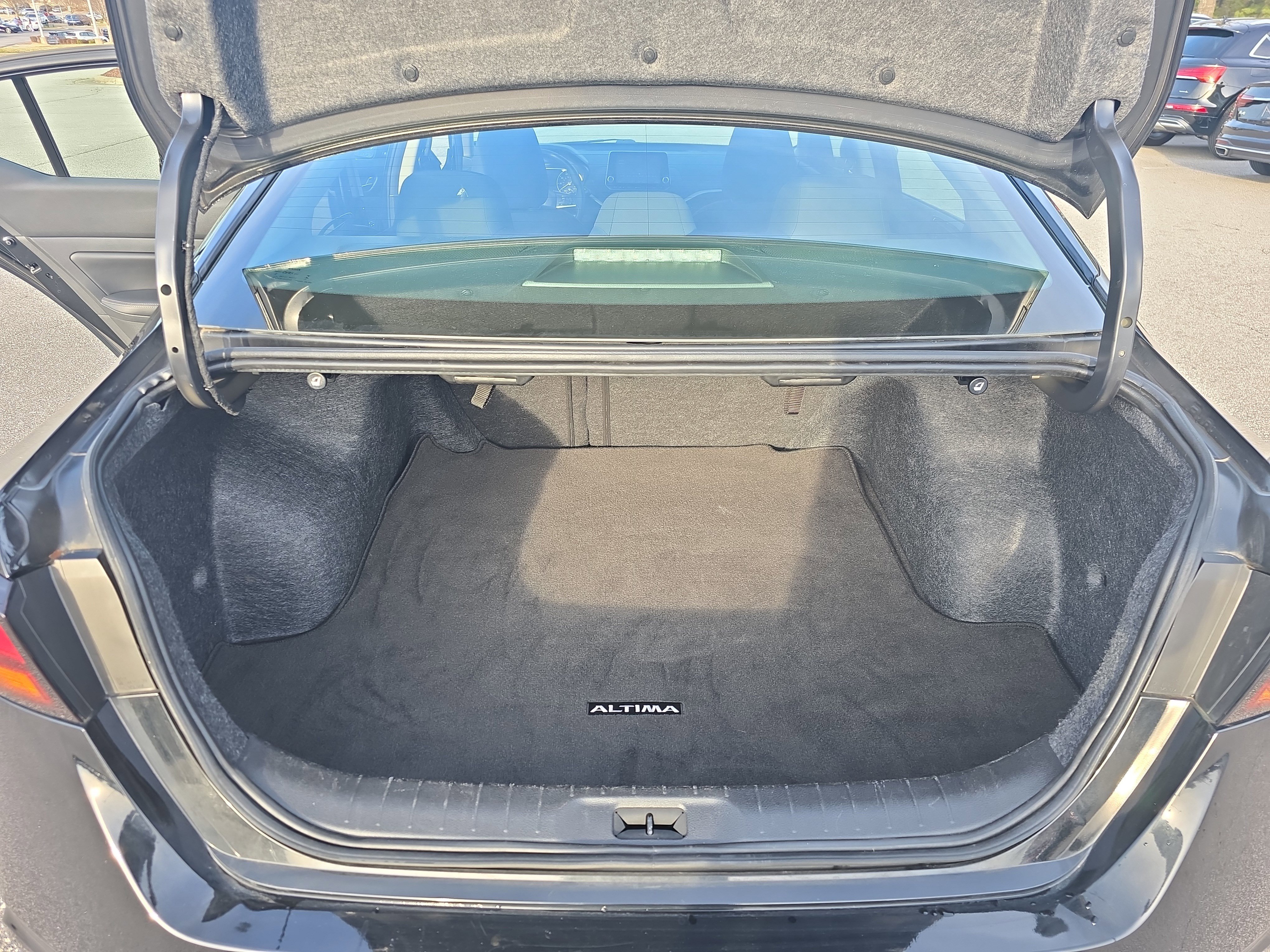 Used 2024 Nissan Altima 2.5 SV image 12