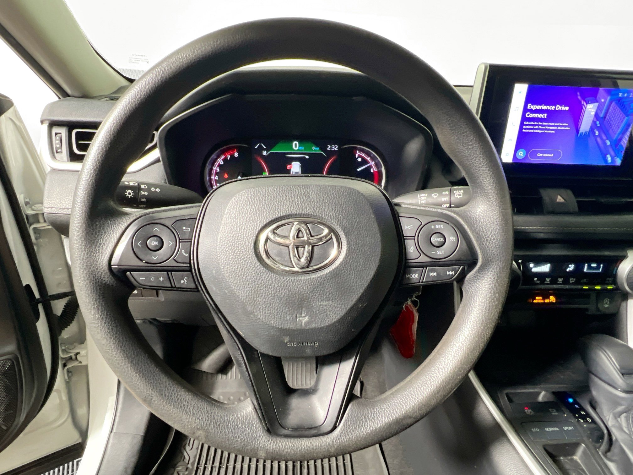 Used 2024 Toyota RAV4 LE FWD image 17