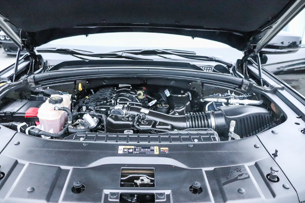Used 2025 Jeep Grand Cherokee Altitude AWD/4WD image 29