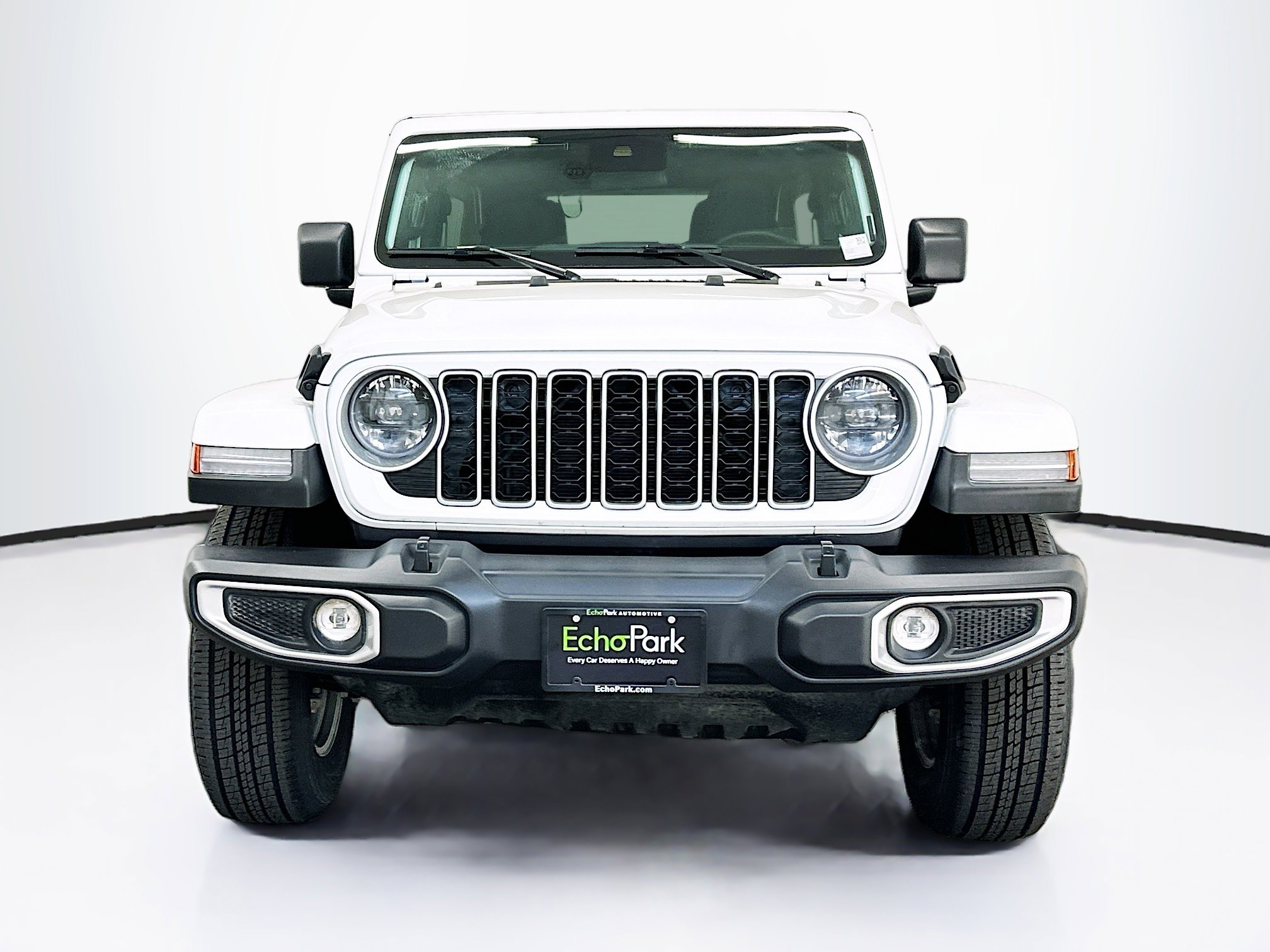 Used 2025 Jeep Wrangler Sahara image 2
