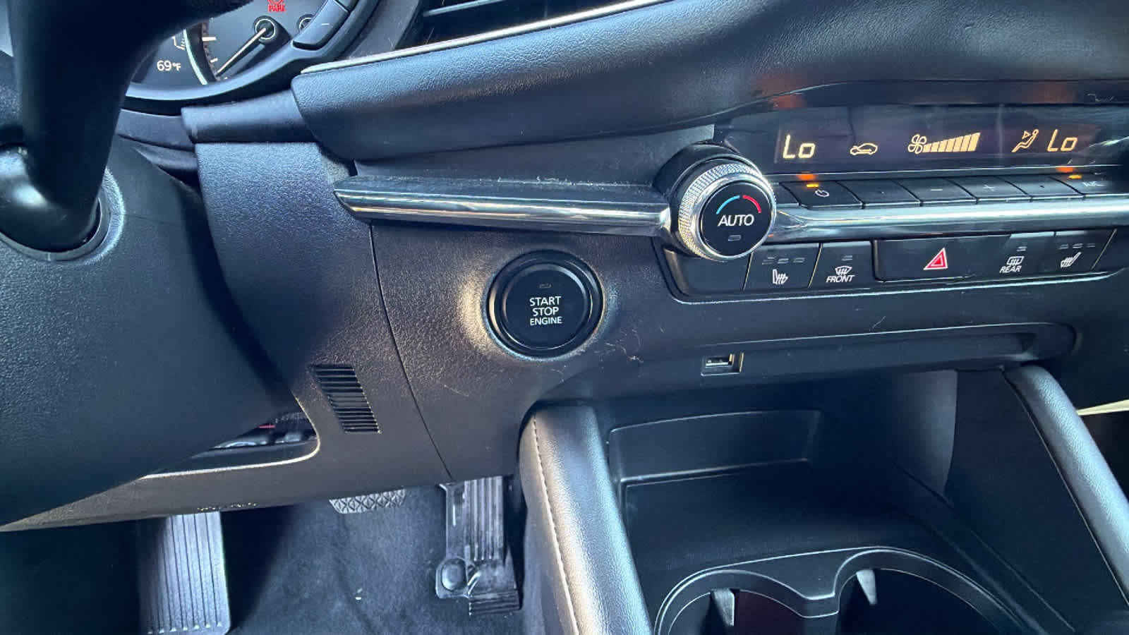 Used 2020 MAZDA MAZDA3 AWD Hatchback w/ Appearance Package image 17