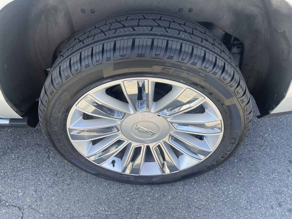 Used 2019 Cadillac Escalade Platinum image 9
