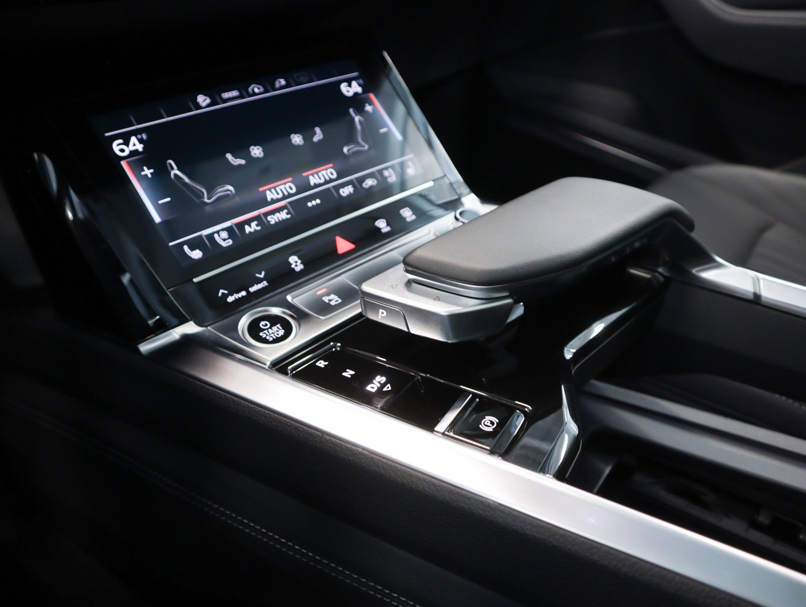 Used 2024 Audi Q8 e-tron Premium Plus w/ Premium Plus Package image 21