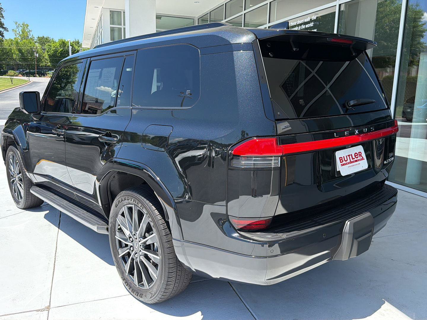 Certified 2025 Lexus GX 550 w/ Cold Area Package AWD/4WD image 4