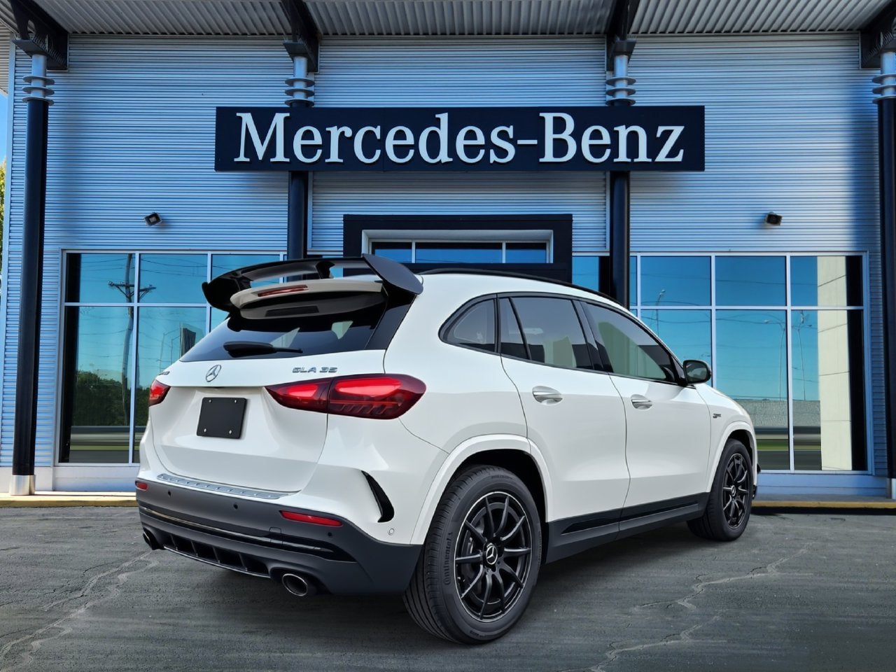 New 2026 Mercedes-Benz GLA 35 AMG 4MATIC image 6