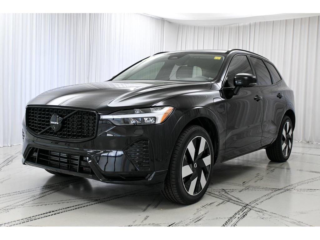 Used 2025 Volvo XC60 T8 Plus w/ Protection Package Premier AWD/4WD image 4