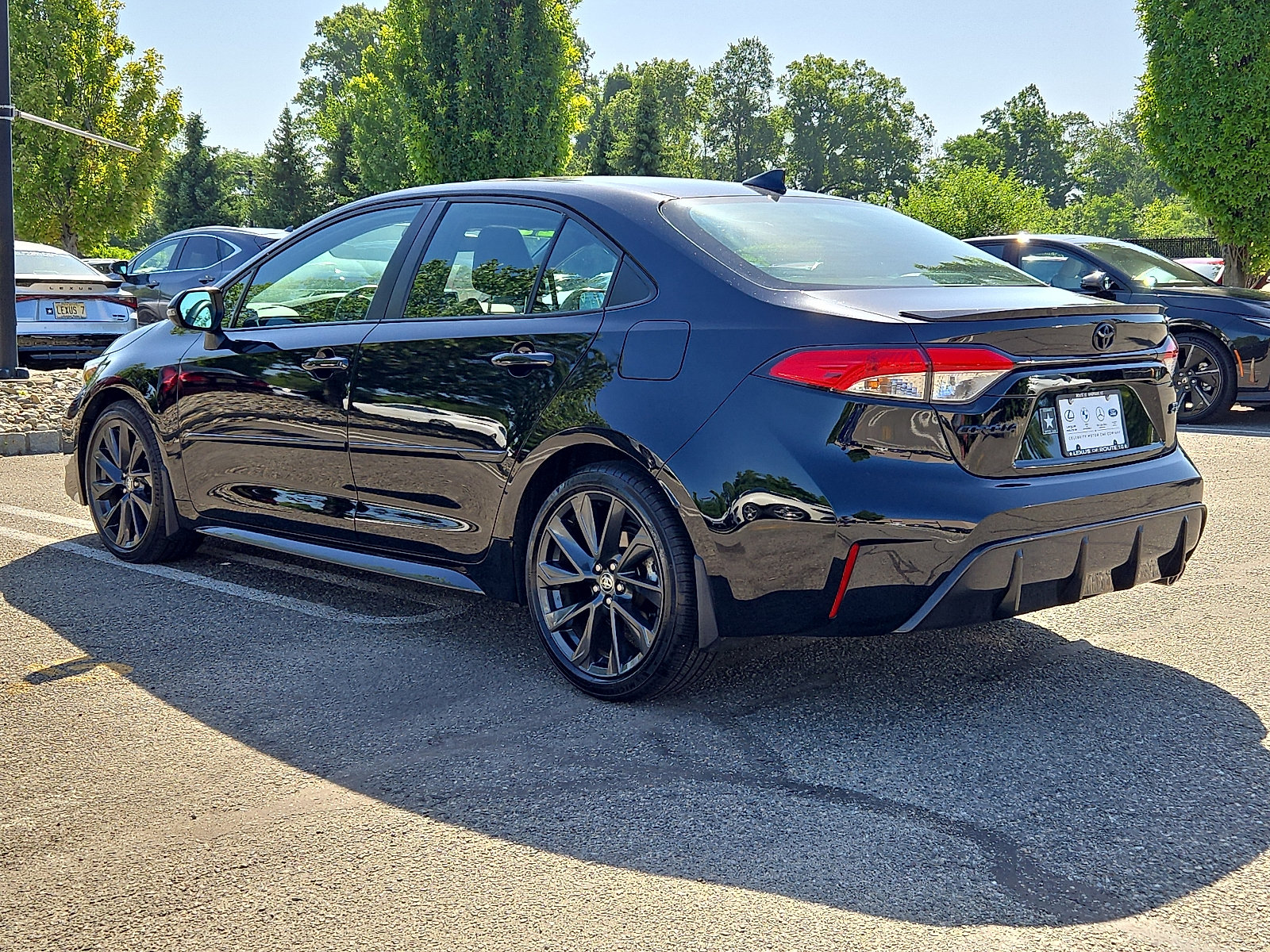 Used 2023 Toyota Corolla SE w/ SE Premium Package FWD image 4
