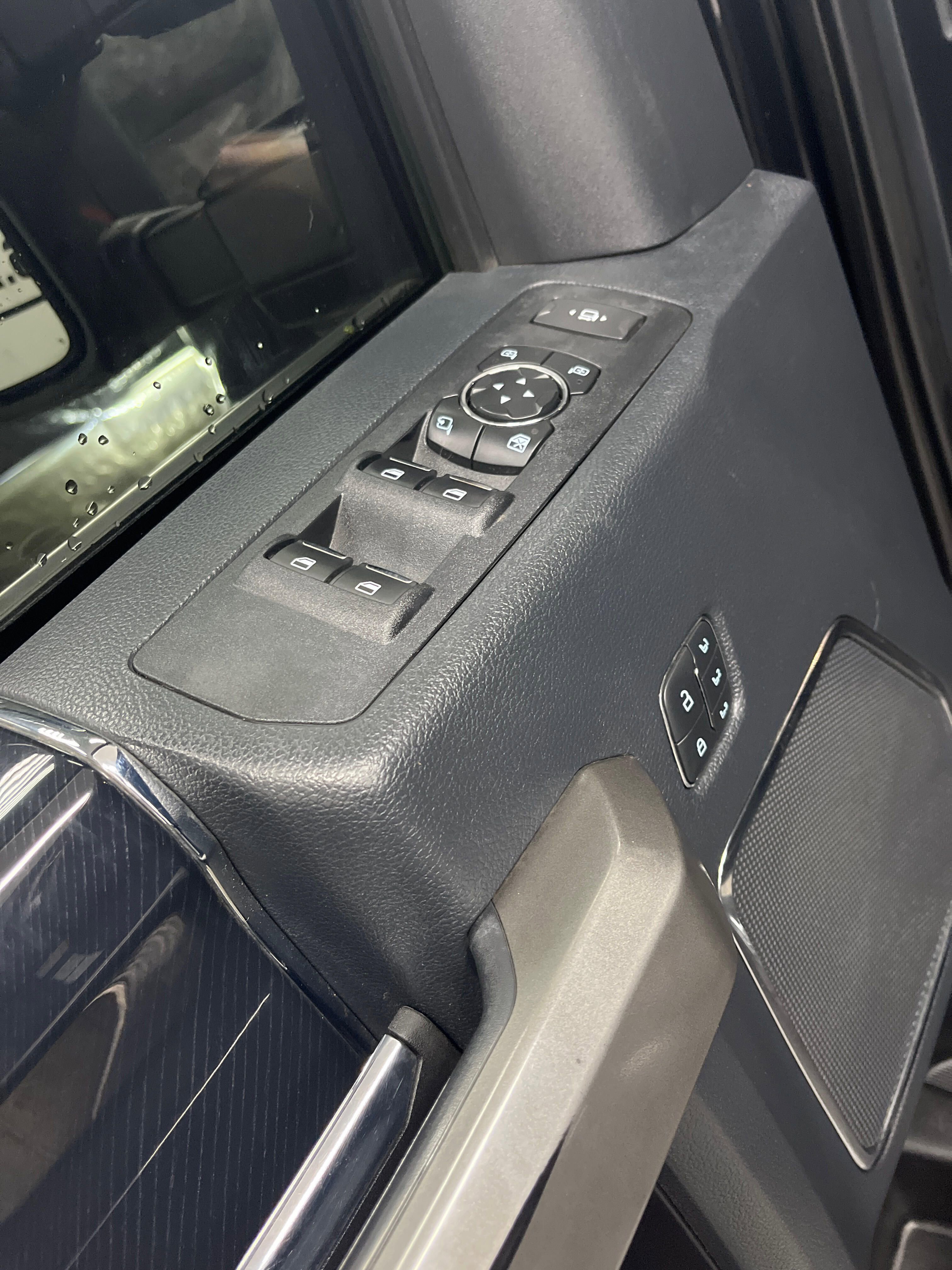 Used 2022 Ford F350 Platinum w/ FX4 Off-Road Package image 25