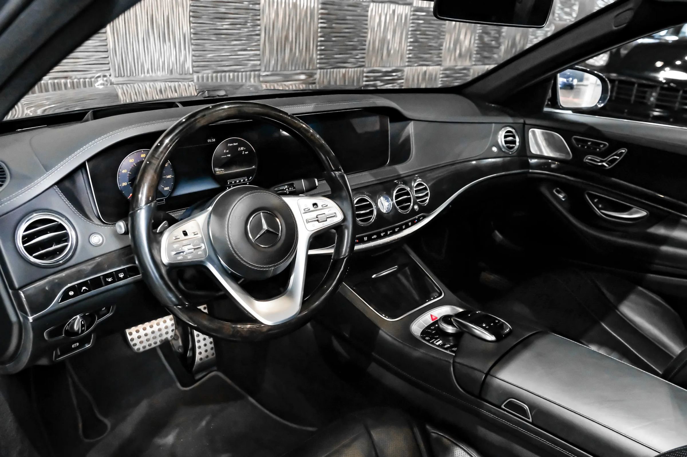 Used 2019 Mercedes-Benz S 560 Sedan image 3
