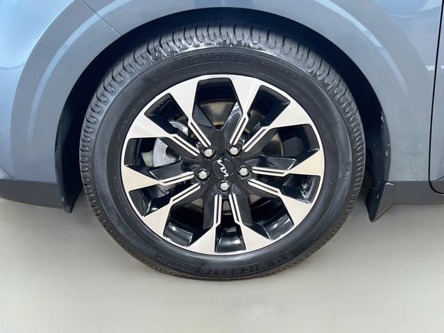 Certified 2023 Kia Carnival EX FWD image 33