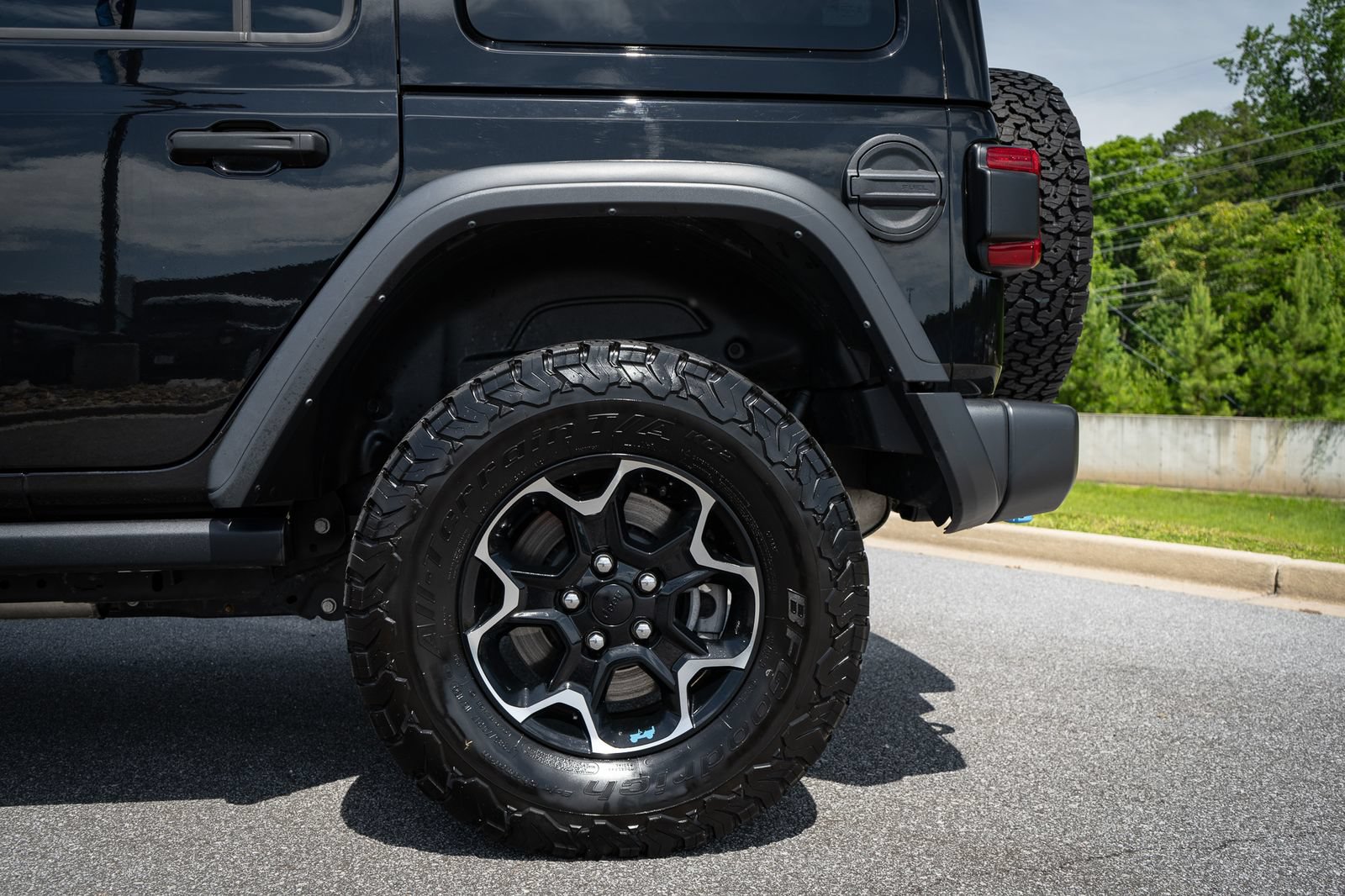 Used 2021 Jeep Wrangler Unlimited Rubicon 4xe w/ Cold Weather Group AWD/4WD image 6