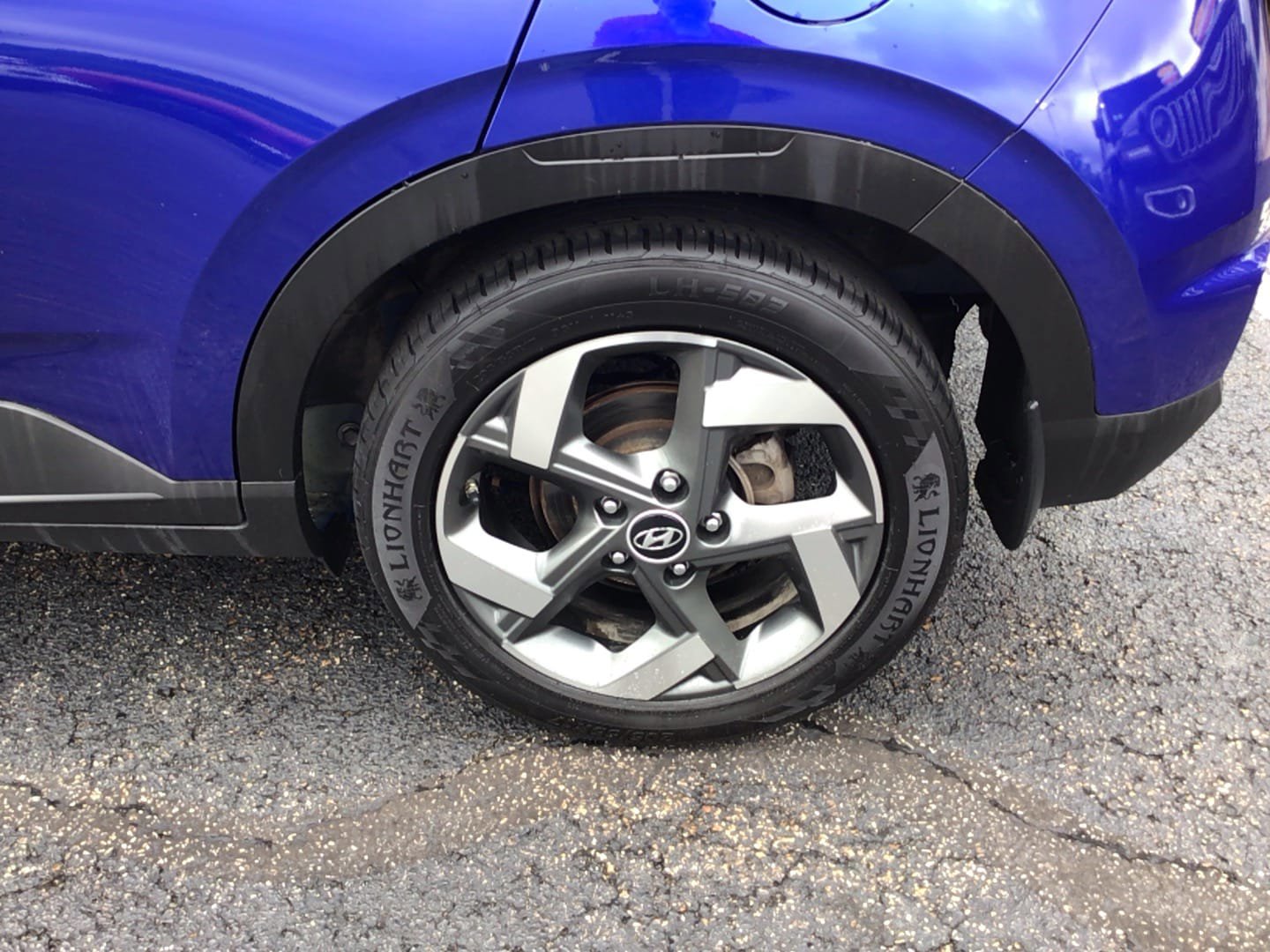 Used 2022 Hyundai Venue SEL FWD image 6