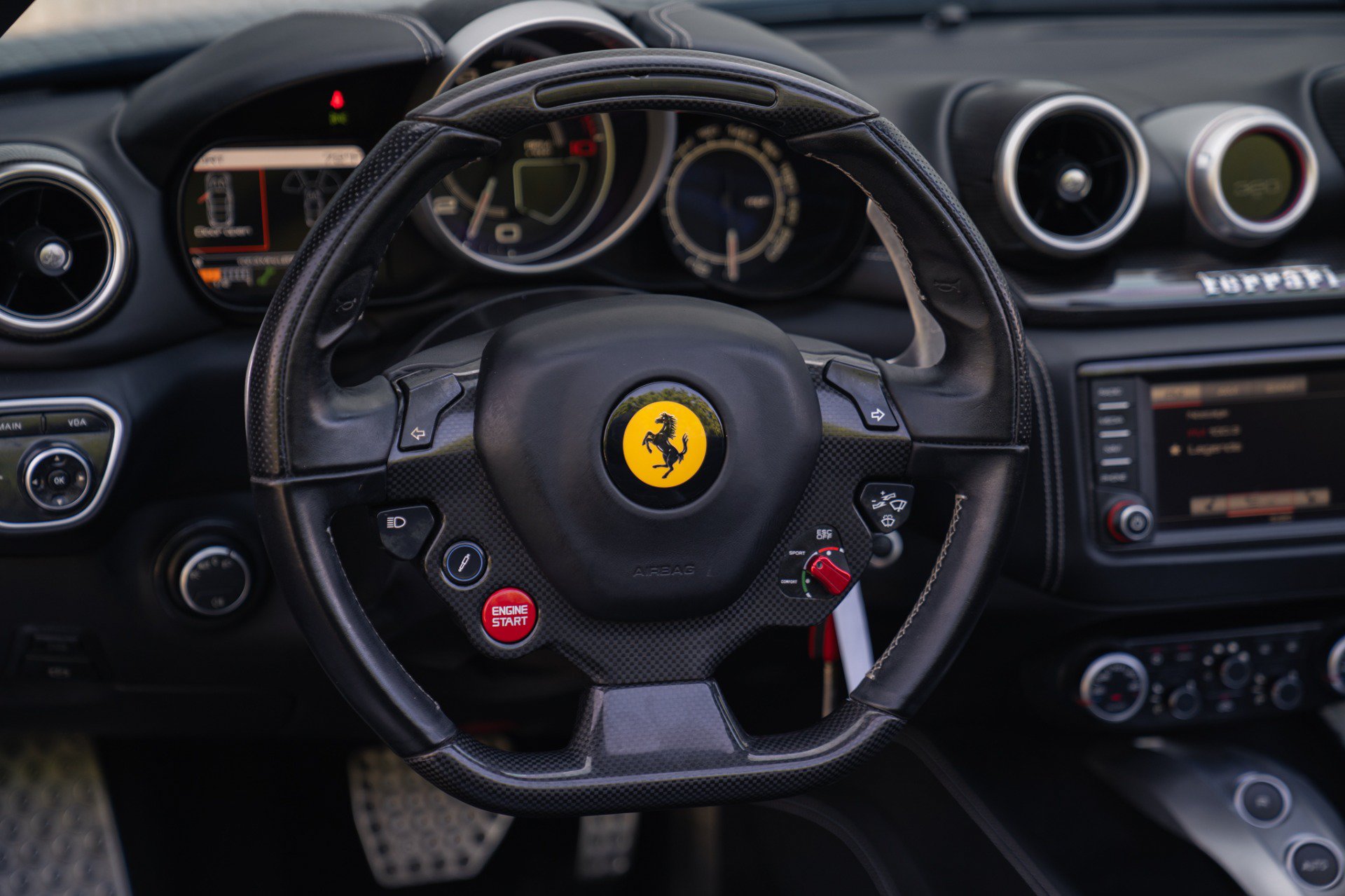 Used 2017 Ferrari California T RWD image 39