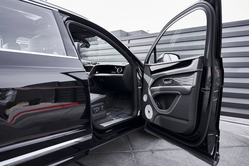 Used 2023 Bentley Bentayga Extended Wheelbase image 23