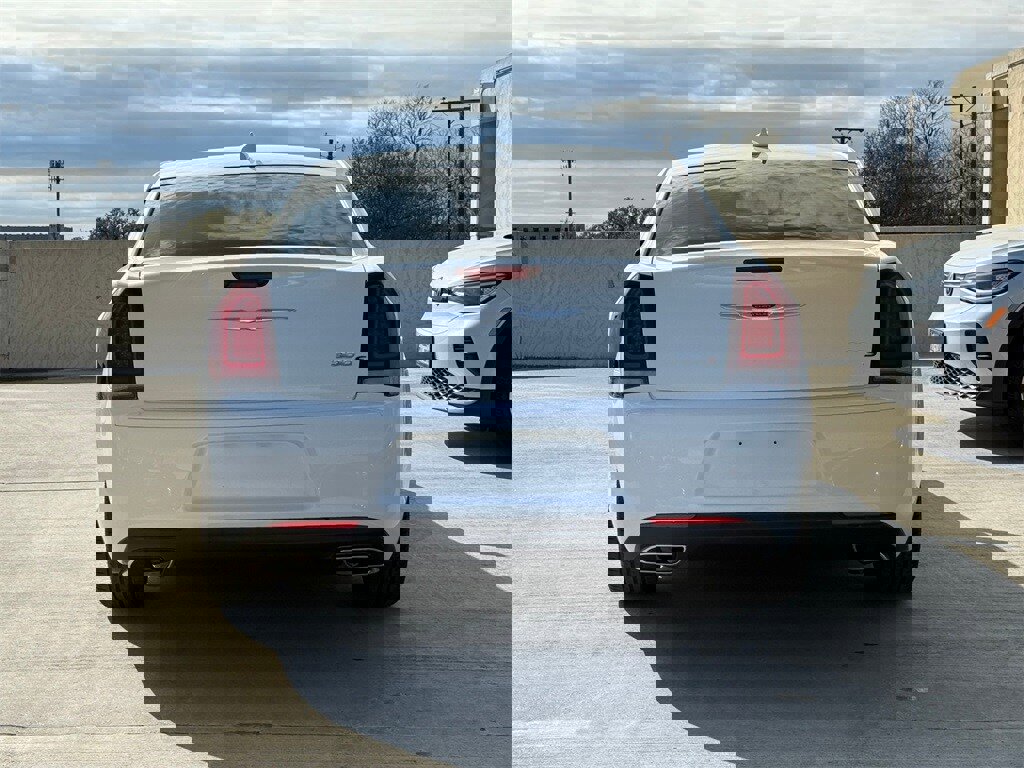 Used 2019 Chrysler 300 S image 7