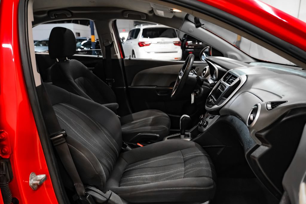 Used 2018 Chevrolet Sonic LT FWD image 31