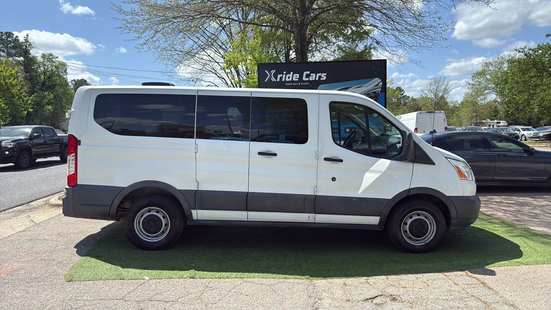 Used 2017 Ford Transit 150 XL RWD image 9