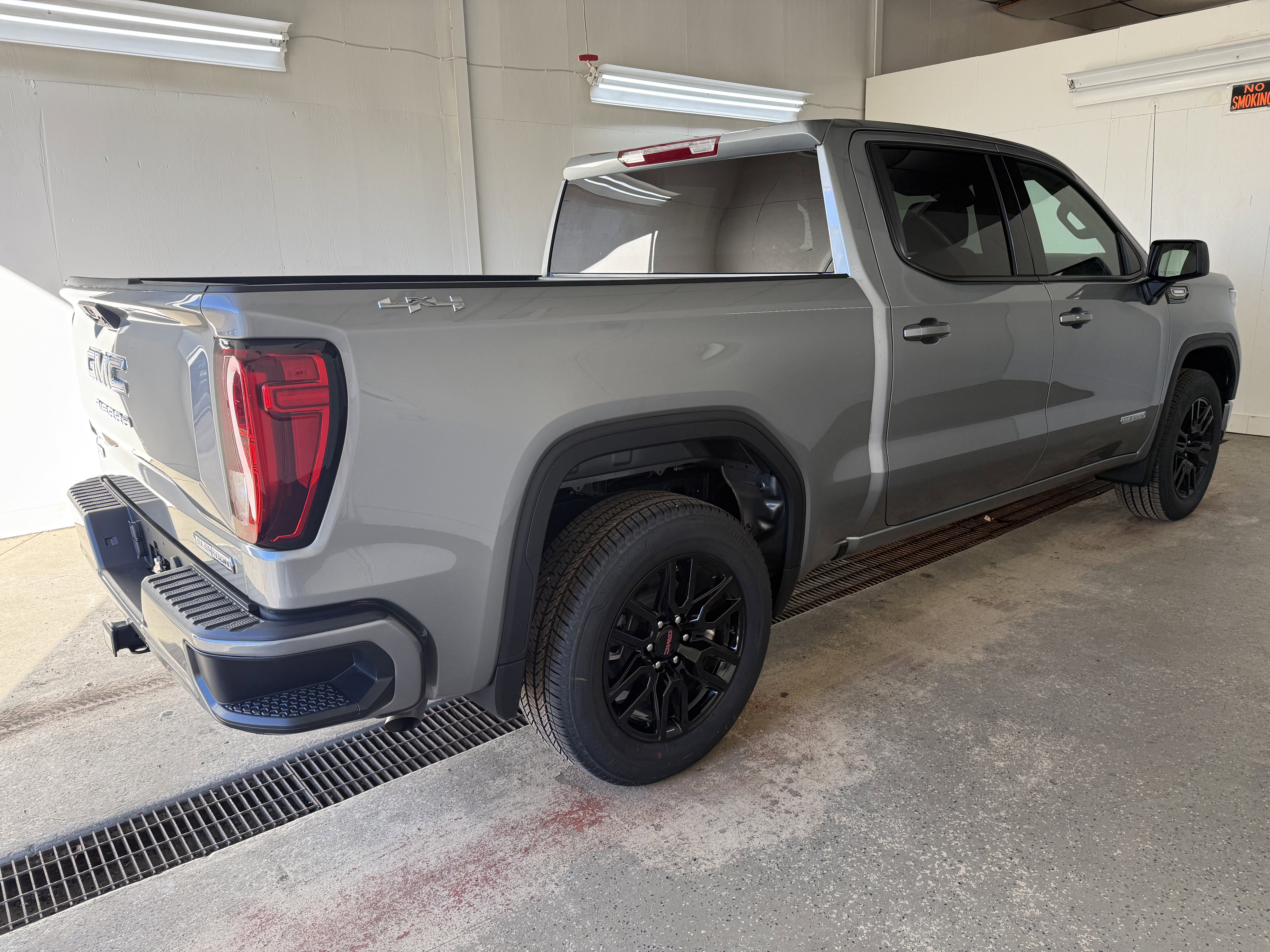 New 2026 GMC Sierra 1500 Elevation image 6