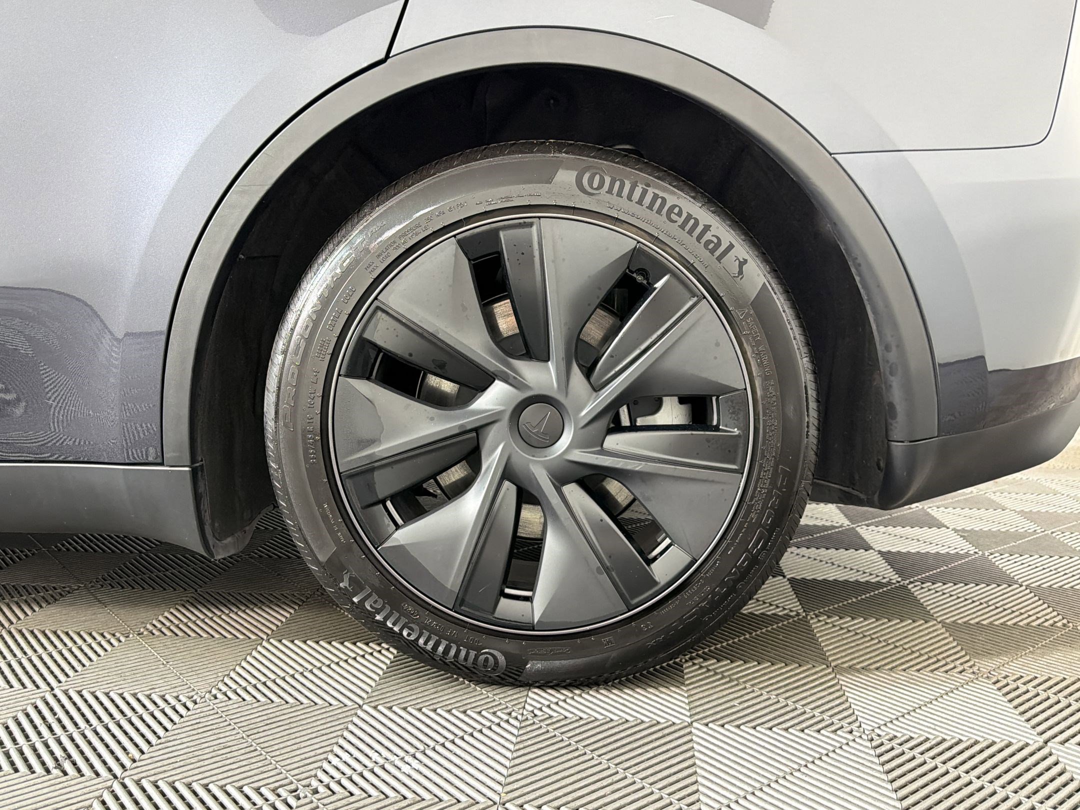 Used 2025 Tesla Model Y Long Range AWD/4WD image 10