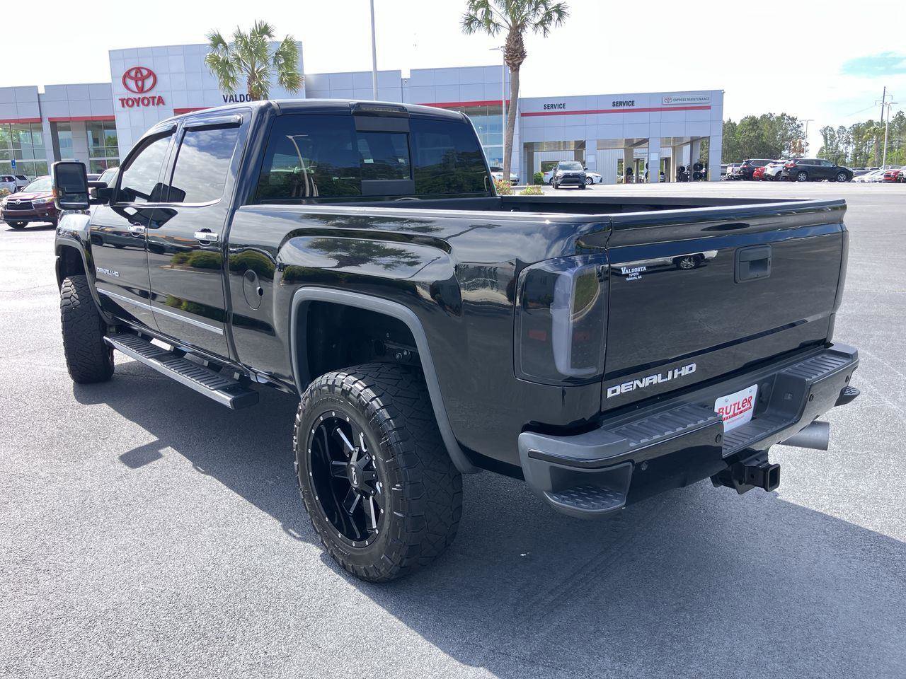 Used 2018 GMC Sierra 2500 Denali w/ Duramax Plus Package image 3