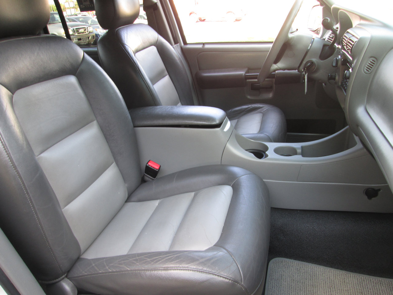 Used 2003 Ford Explorer Sport Trac XLT image 28