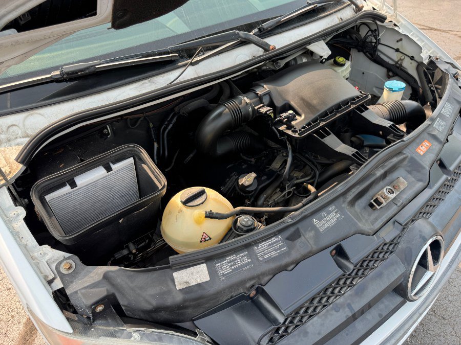 Used 2010 Mercedes-Benz Sprinter 2500 image 21