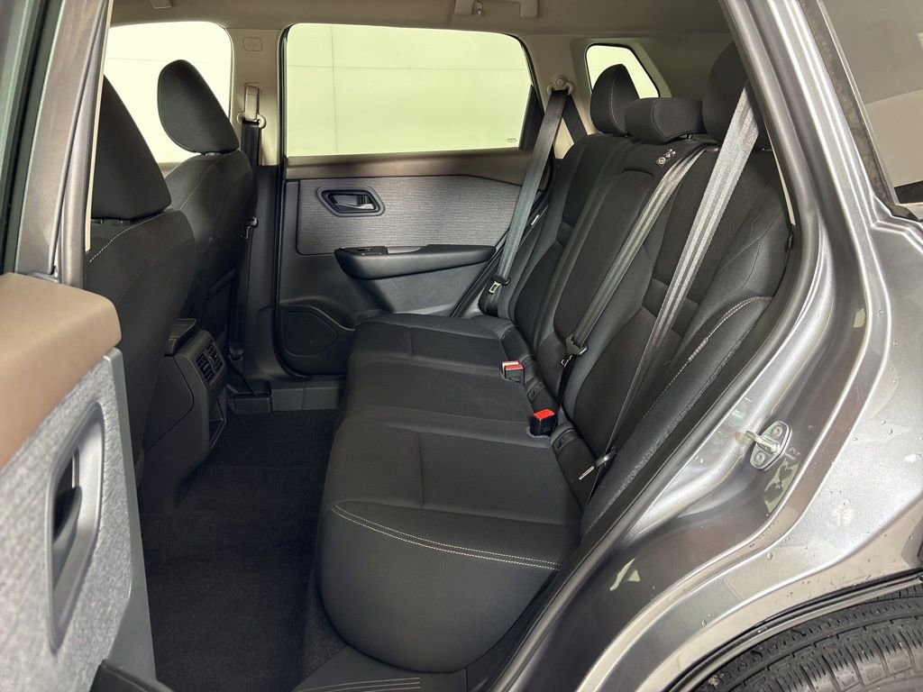 Used 2023 Nissan Rogue S image 18