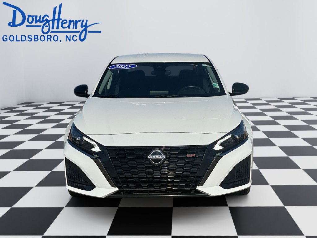 Used 2025 Nissan Altima 2.5 SR FWD image 8