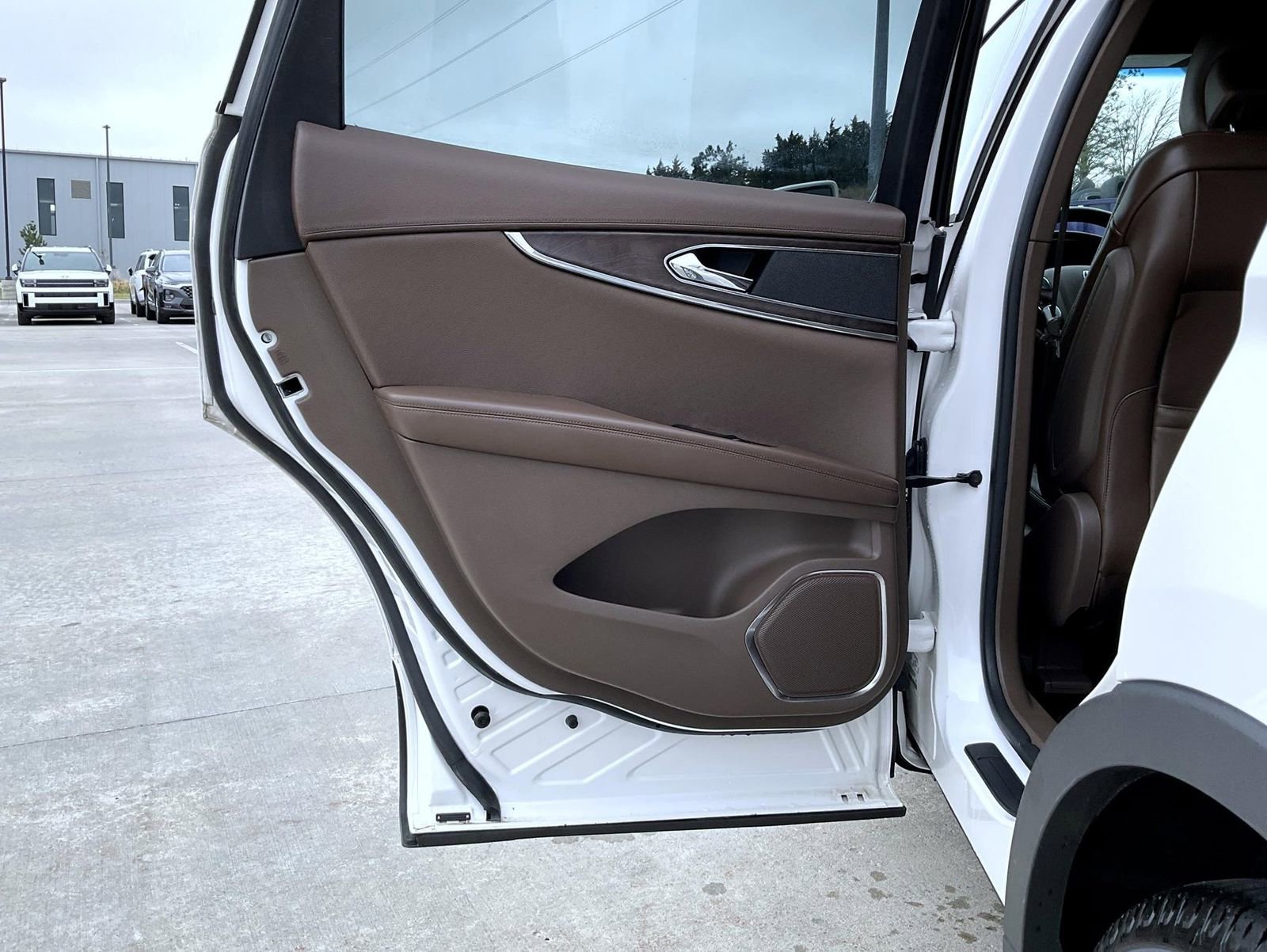 Used 2016 Lincoln MKX Reserve w/ Driver Assistance Package image 21