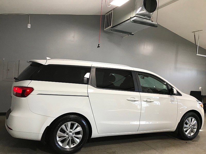 Used 2017 Kia Sedona LX w/ LX Essentials Premium Package FWD image 4