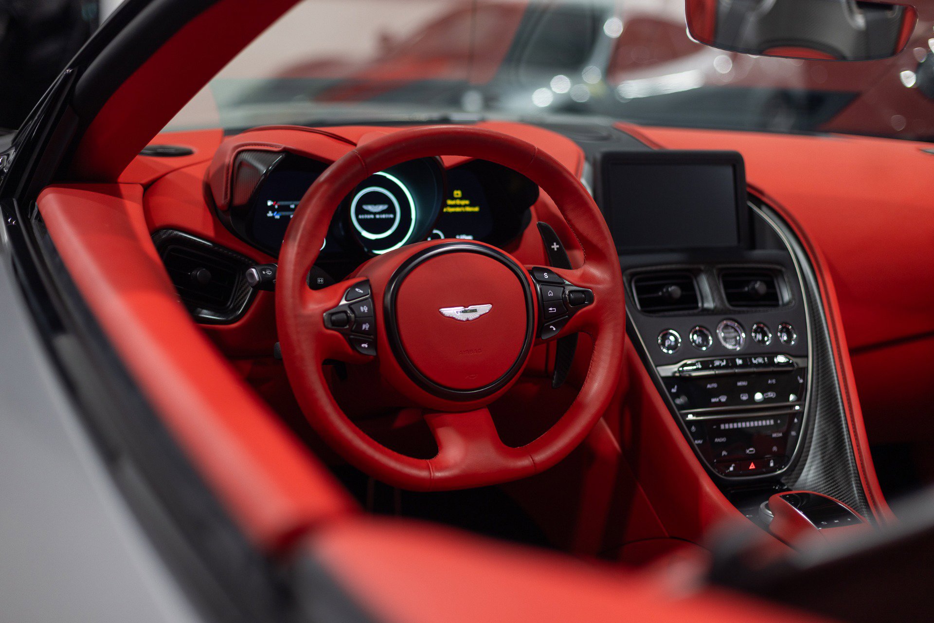 Used 2023 Aston Martin DBS Superleggera Volante image 15