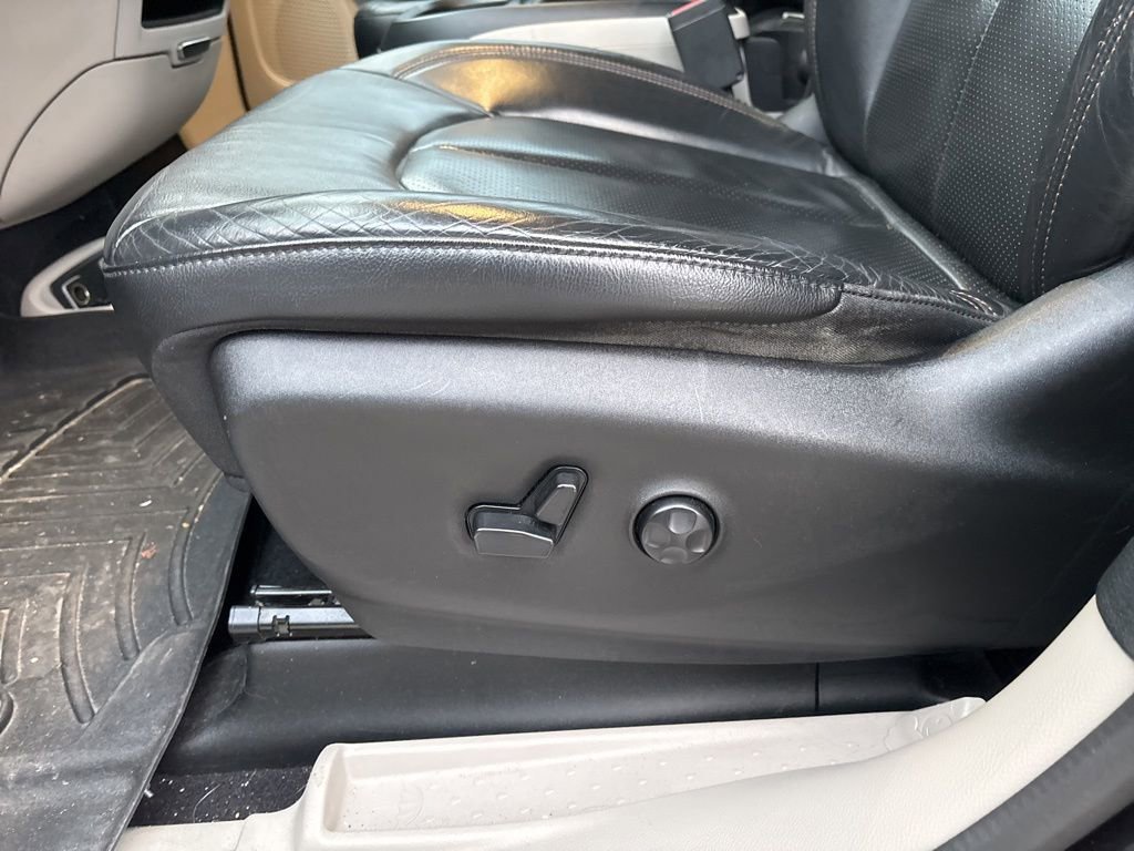 Used 2018 Chrysler Pacifica Touring-L image 10