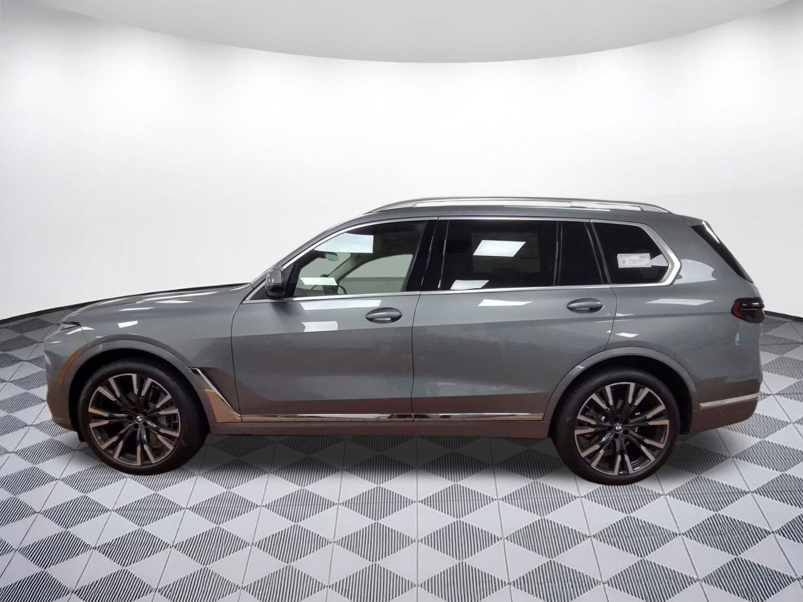 Used 2025 BMW X7 xDrive40i w/ Premium Package image 2