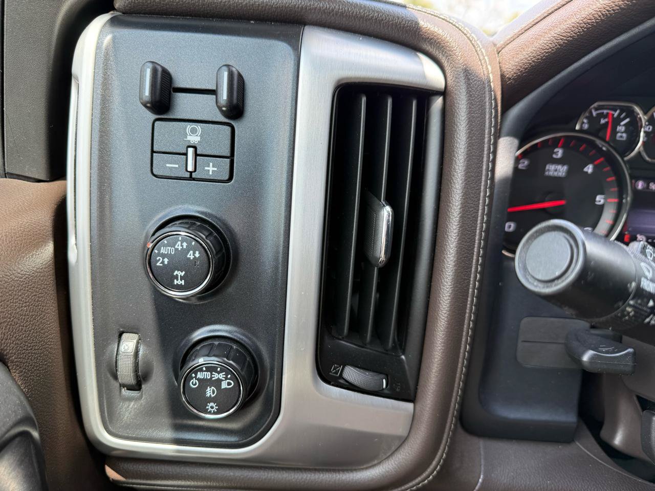 Used 2016 GMC Sierra 1500 SLT w/ SLT Premium Package AWD/4WD image 28