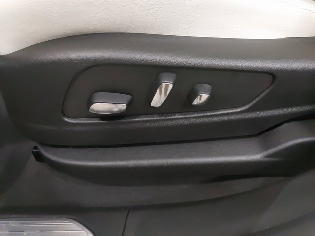 Used 2025 Cadillac XT5 Sportv w/ LPO, Floor Liner Package image 29