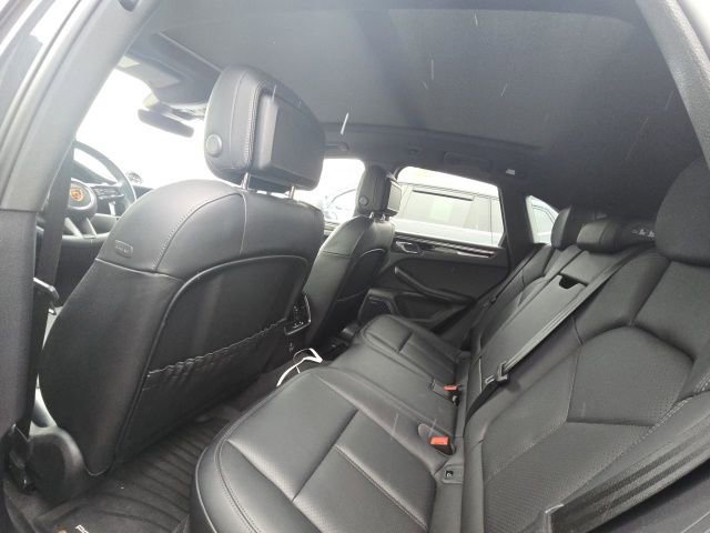 Used 2024 Porsche Macan image 10