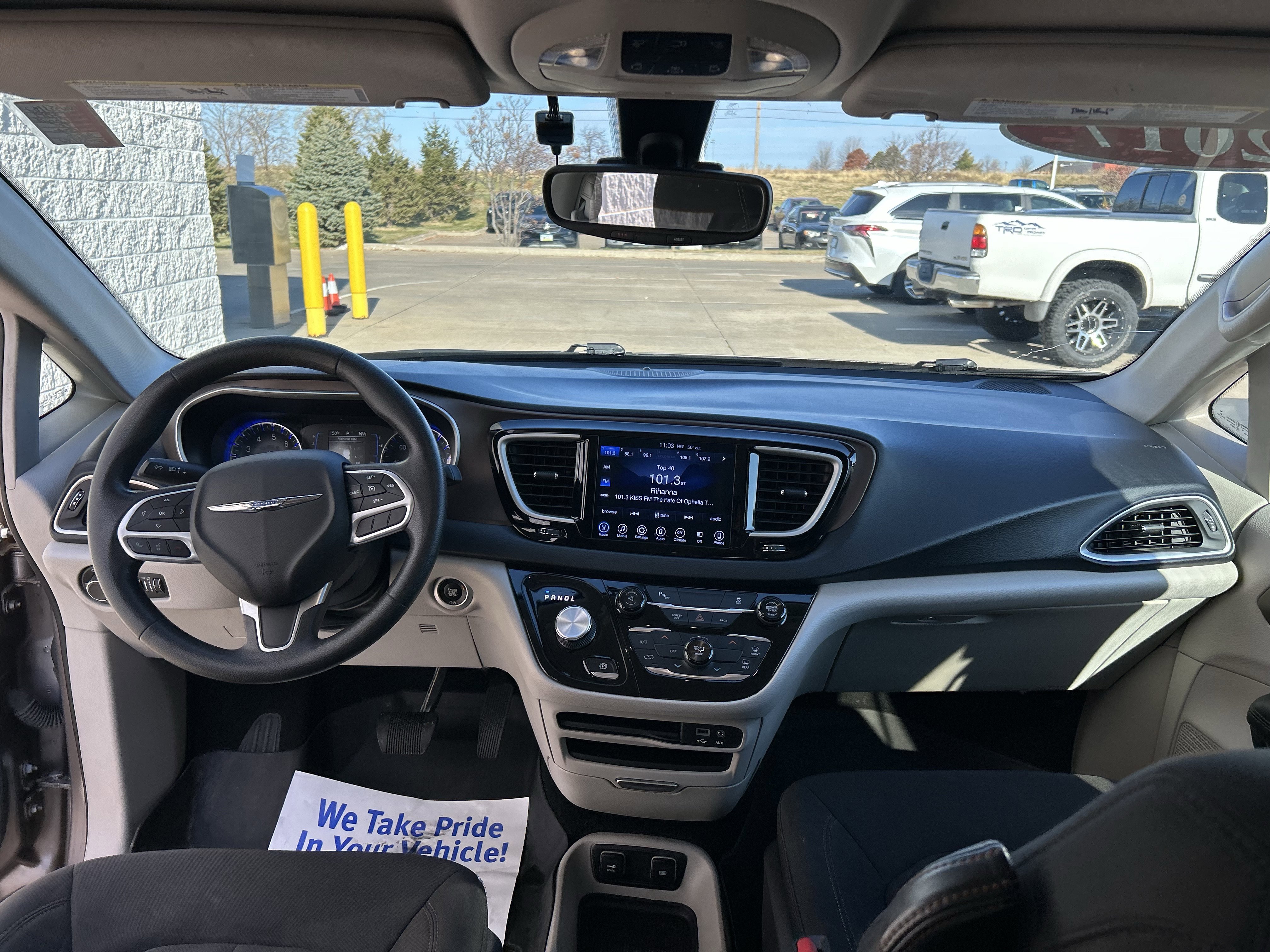 Used 2017 Chrysler Pacifica Touring w/ Tire & Wheel Group image 19