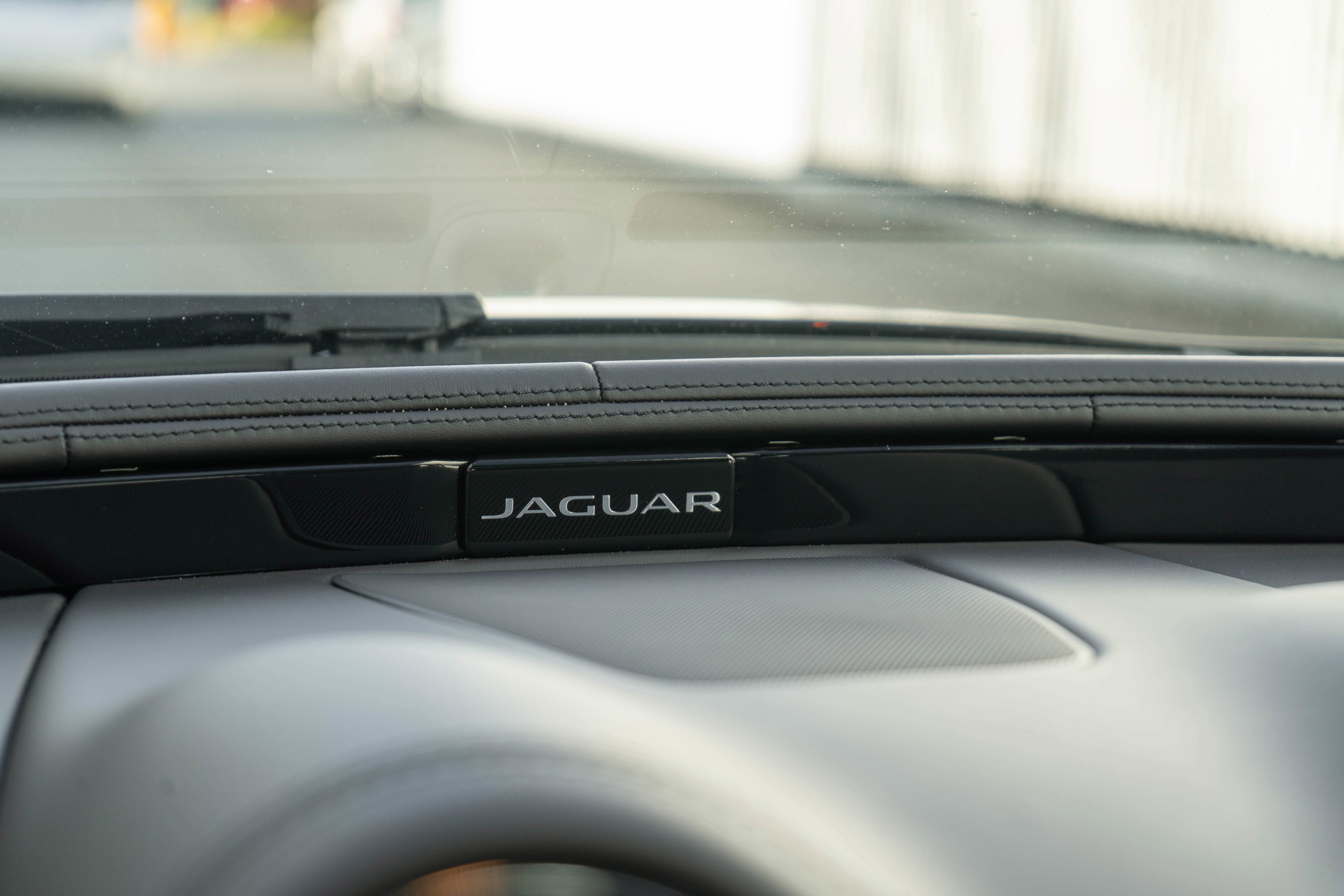 Used 2015 Jaguar XJ image 16