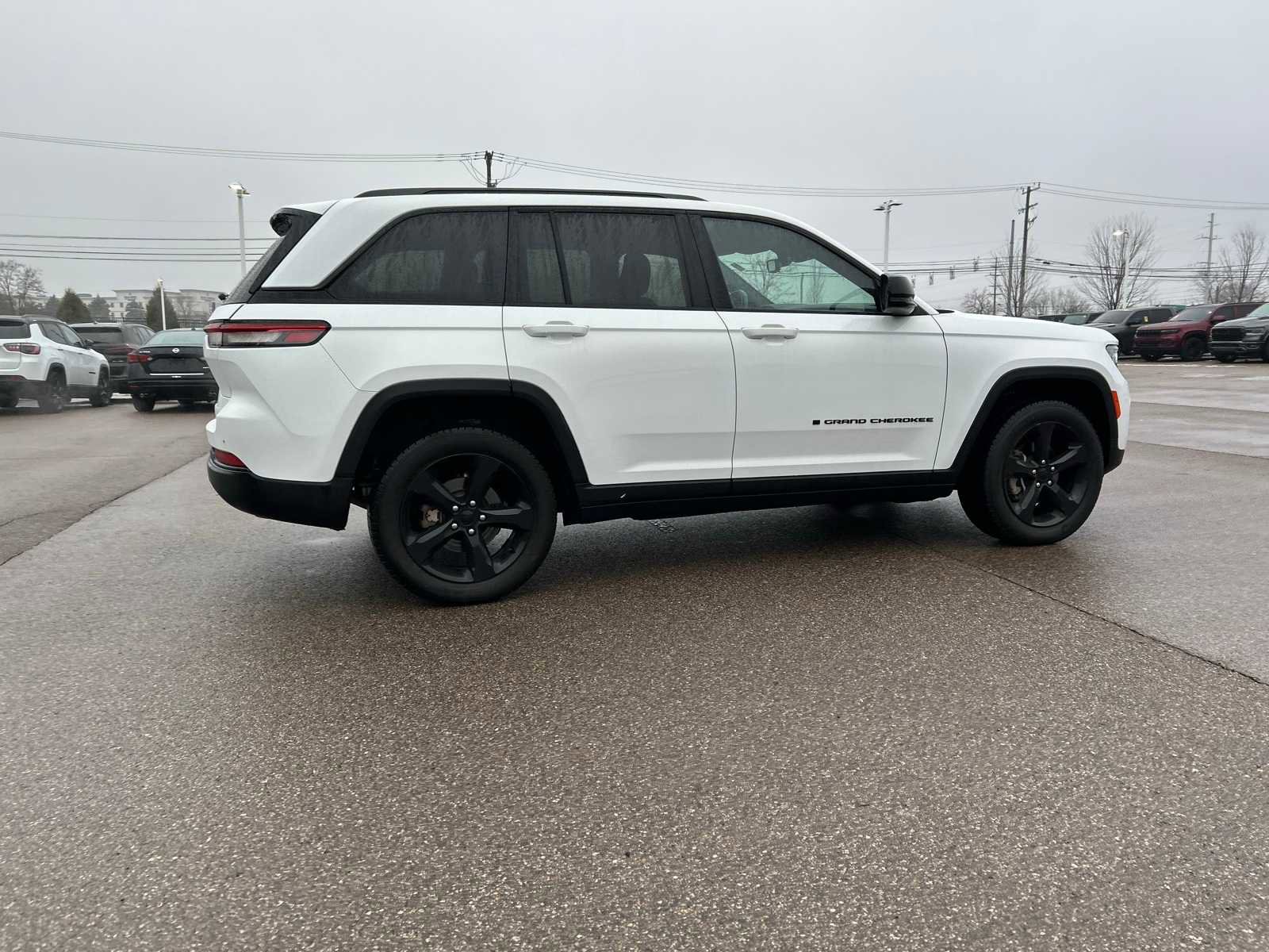 Used 2022 Jeep Grand Cherokee Altitude image 18