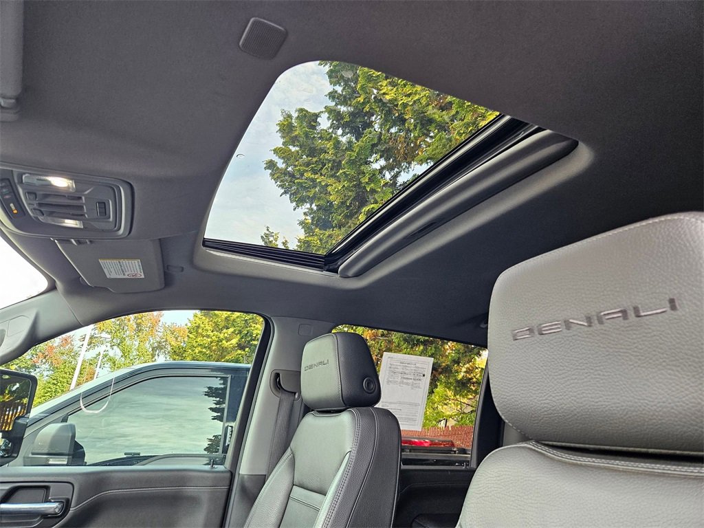 Used 2020 GMC Sierra 3500 Denali w/ Denali Ultimate Package image 32