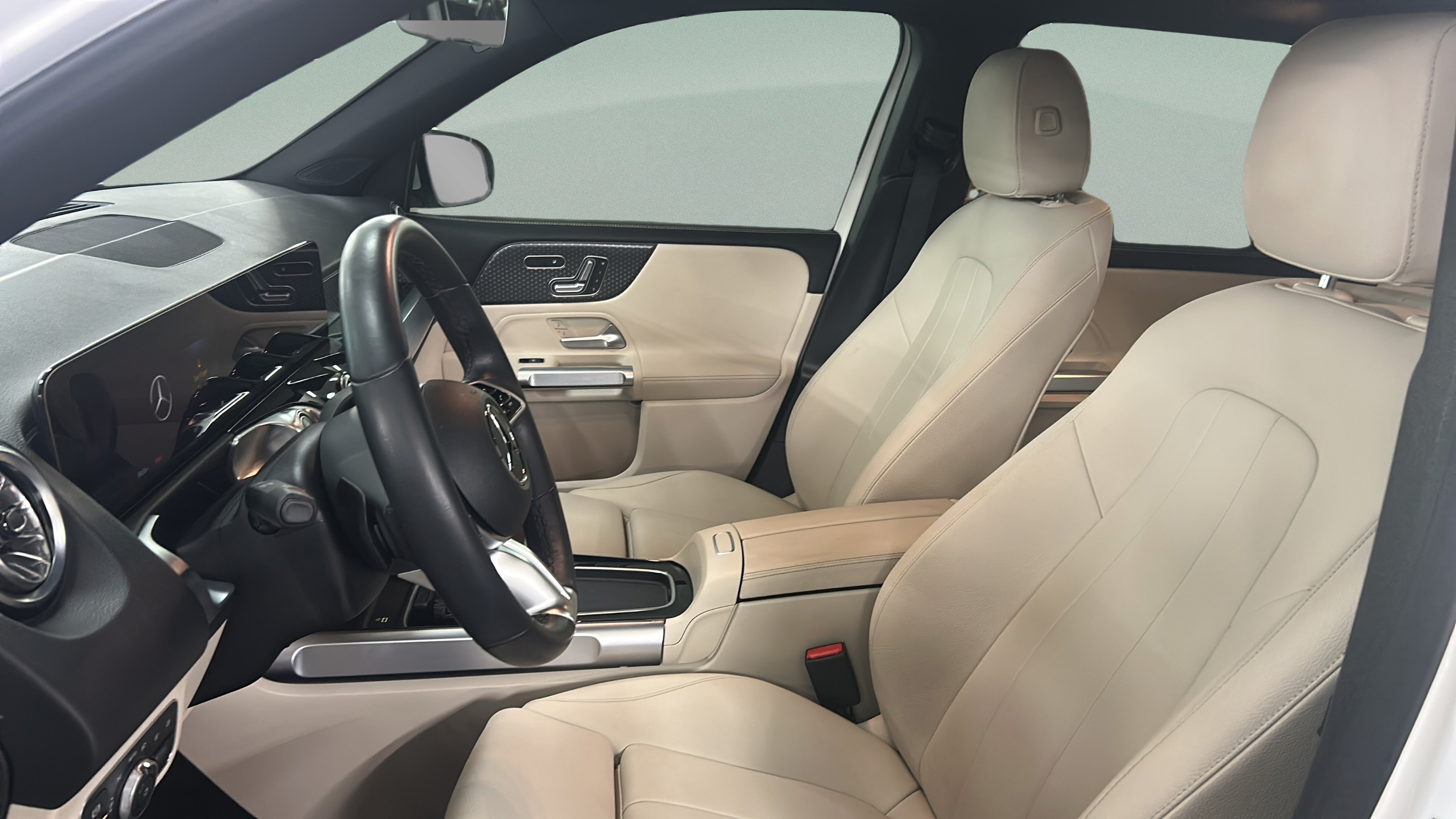 Used 2025 Mercedes-Benz GLB 250 image 9